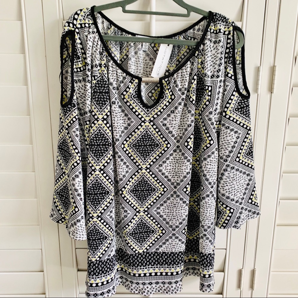 ❌SOLD❌Cold shoulder  top ikat zig zag print top